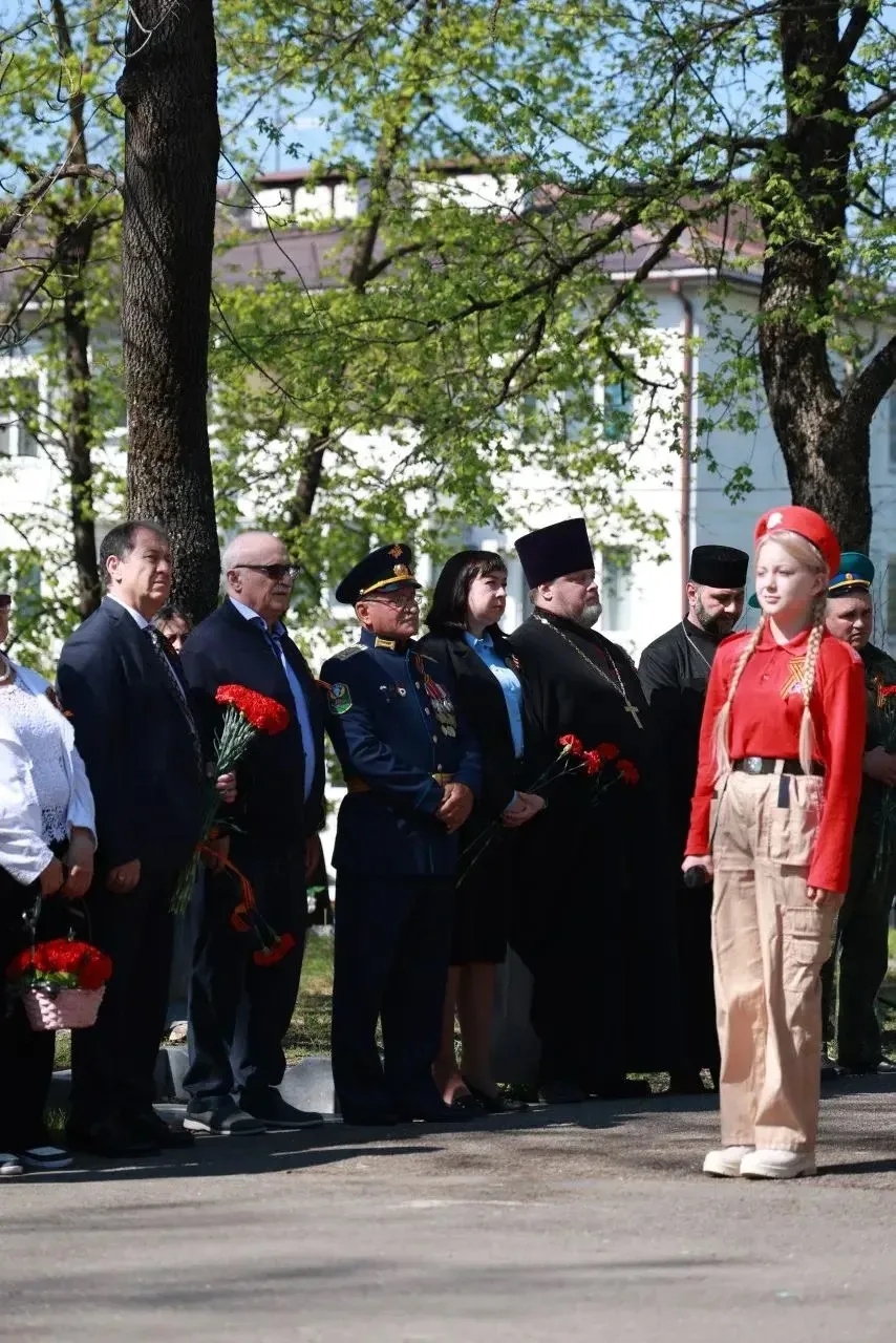 НАСТОЯТЕЛЬ СВЯТО-ТРОИЦКОГО ХРАМА ПОСЕЛКА ВЕРХНЕБАКАНСКОГО ПРИНЯЛ УЧАСТИЕ В МИТИНГЕ, В ЧЕСТЬ  81-ЛЕТИ