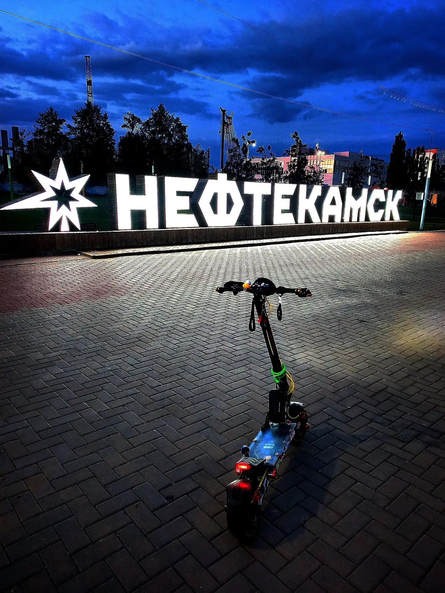 Здравствуйте что за беспорядок происходит по улице Ленина вечером нет освещения начиная с улицы Комс