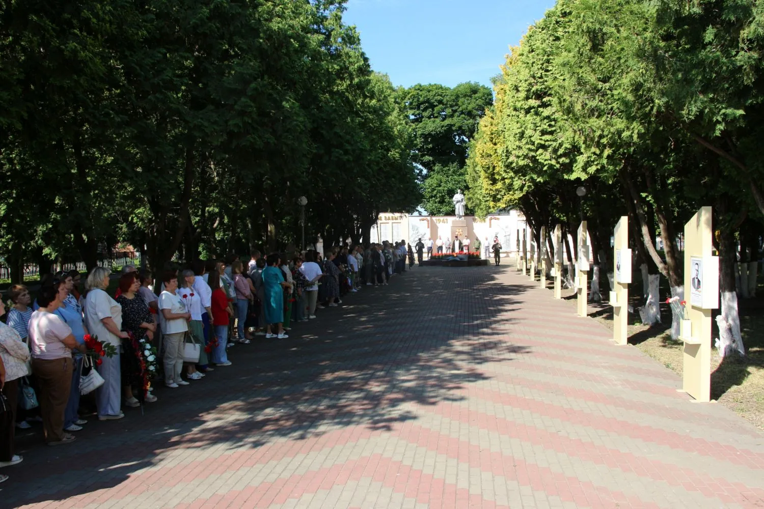 Сегодня в Сквере павших воинов города Фатежа состоялся митинг, посвященный Дню памяти и скорби – одн