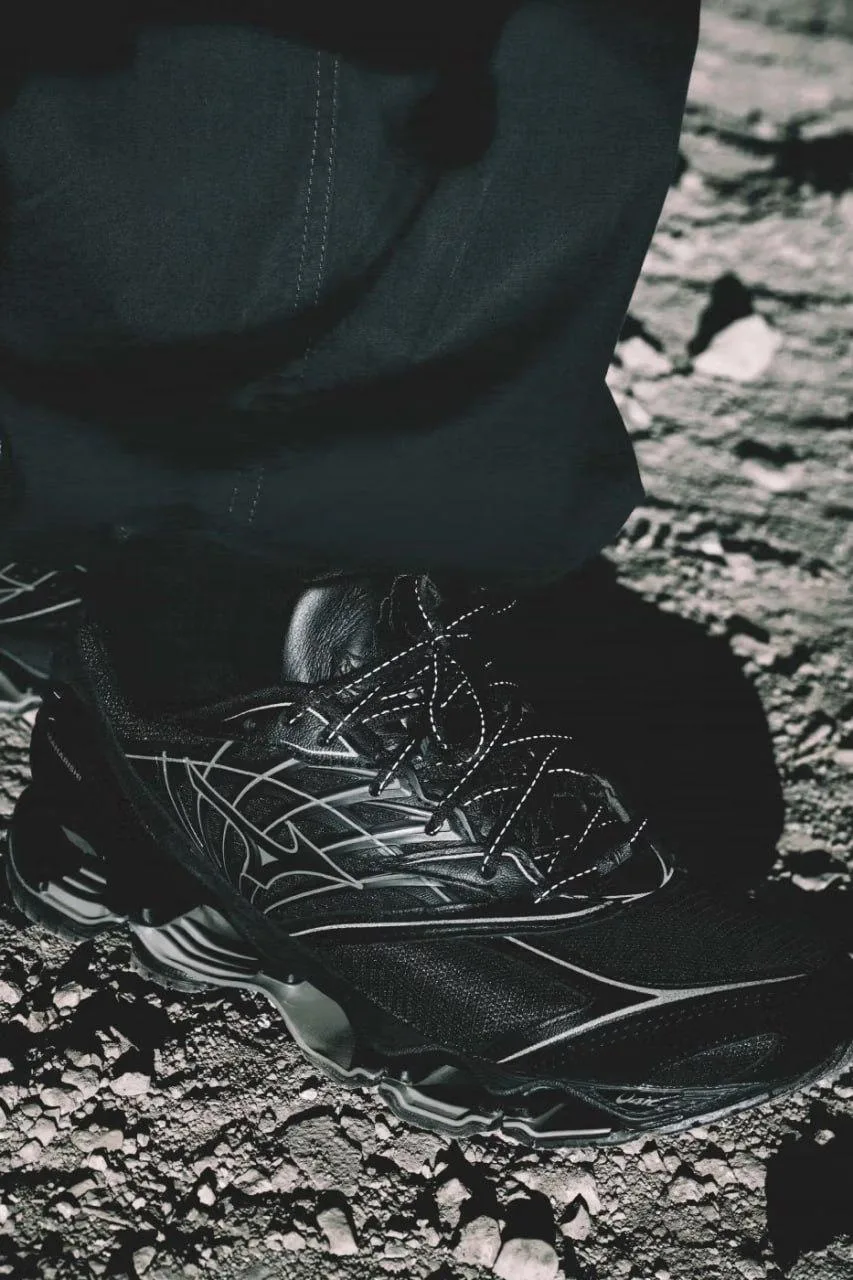 Mizuno x Maharishi: Техно-самурайский футуризм

Японский теквир встречается с лондонским стилем. Тре