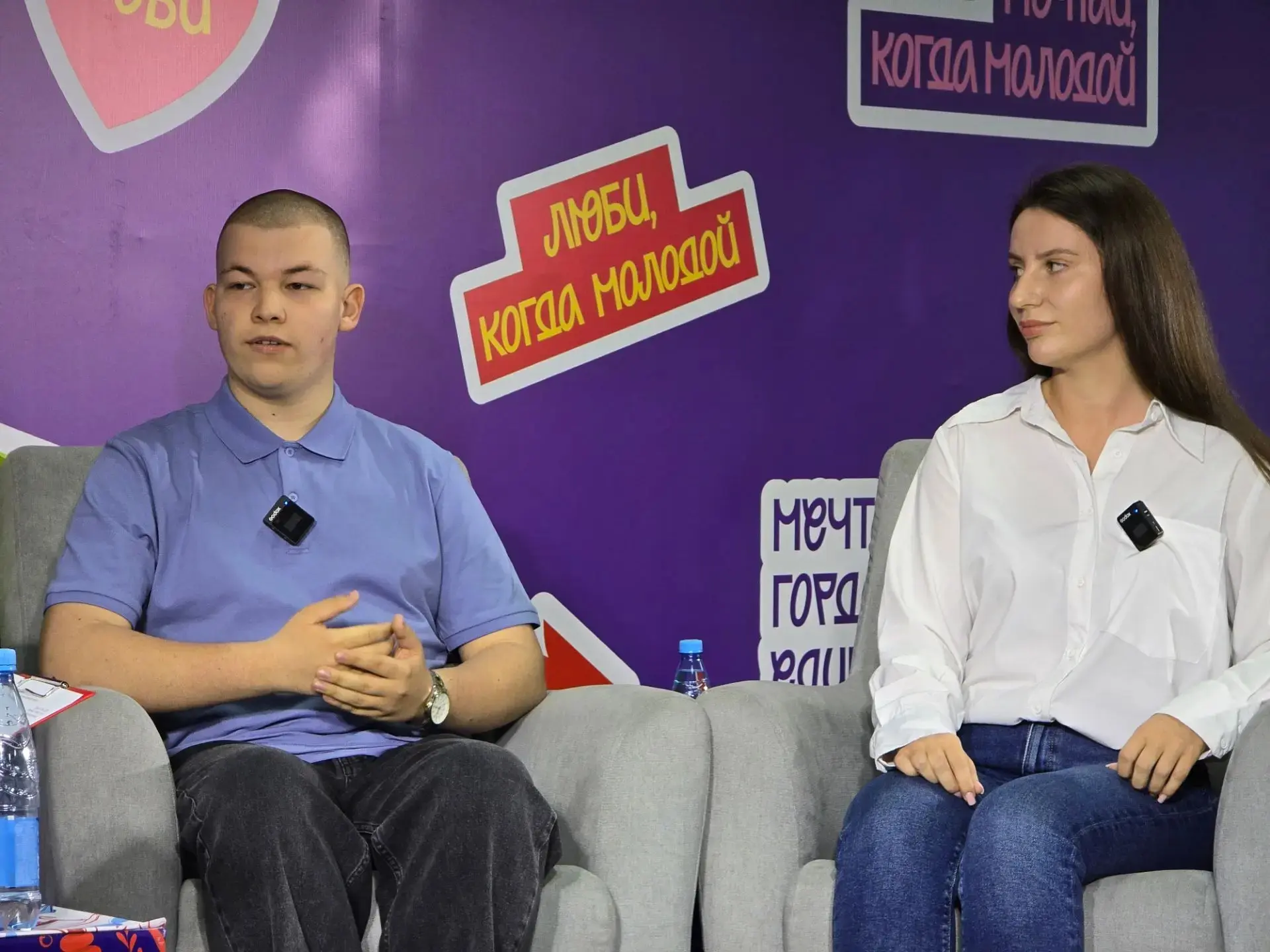 Члены Молодежной избирательной комиссии Сахалинской области Анастасия Кудревская и Михаил Большаков 