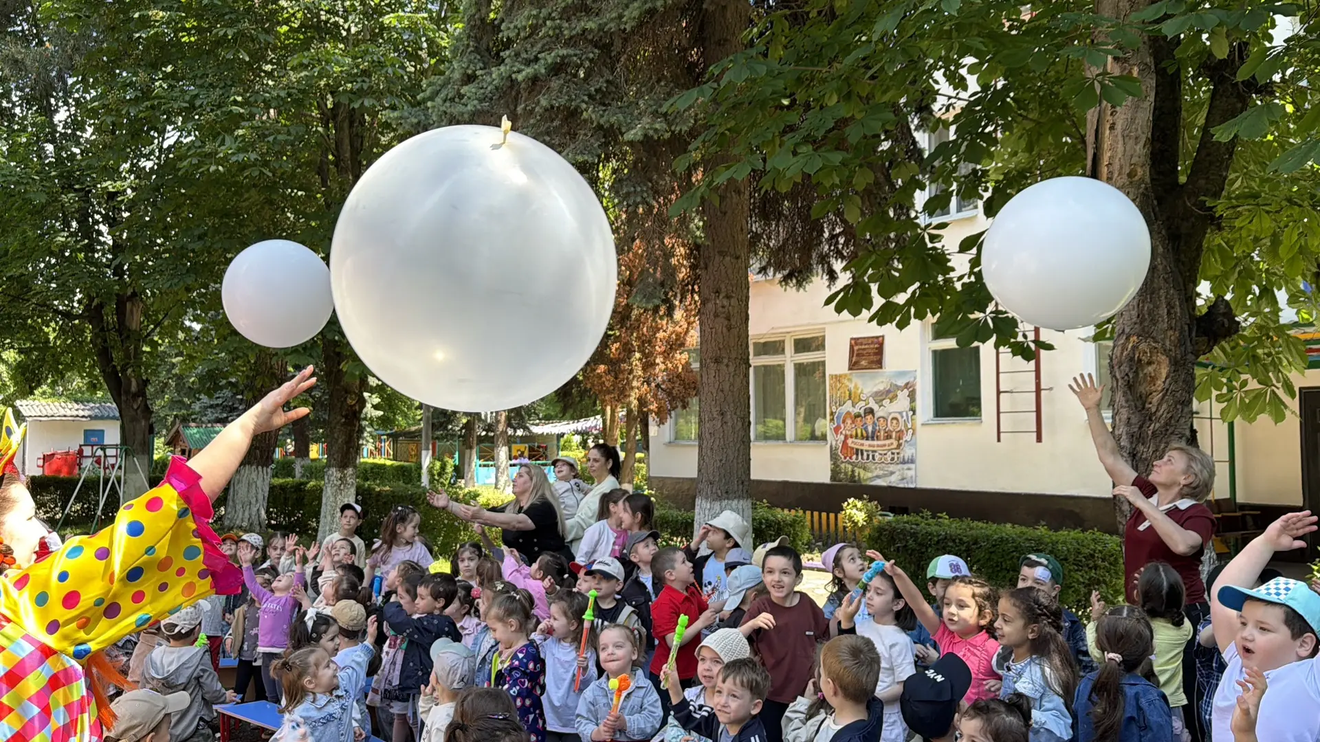 Праздник детства: как мы отметили День защиты детей! 🎈

В нашем детском саду прошёл один из самых д