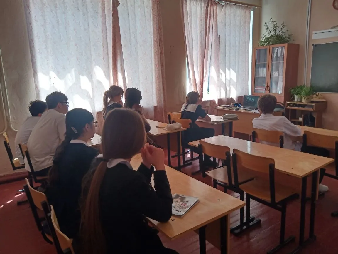 Просмотр фильма "Правила поведения ,если попал в заложники"8 класс