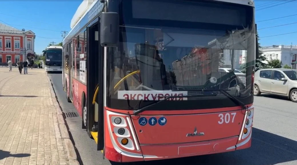 Во Владимире вновь запустили экскурсионный троллейбус.

До 26 сентября по субботам жители и гости го