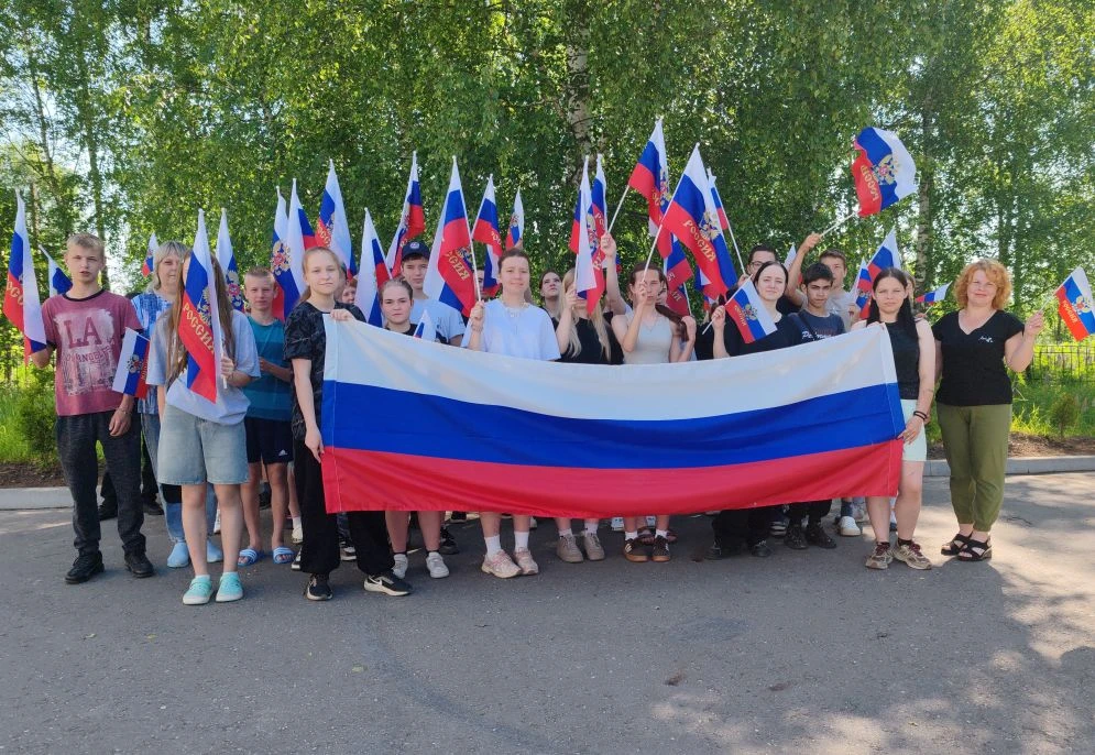 Девятый день в лагере: сочетание труда, отдыха и патриотизма!
 
День в лагере труда и отдыха для 8х 