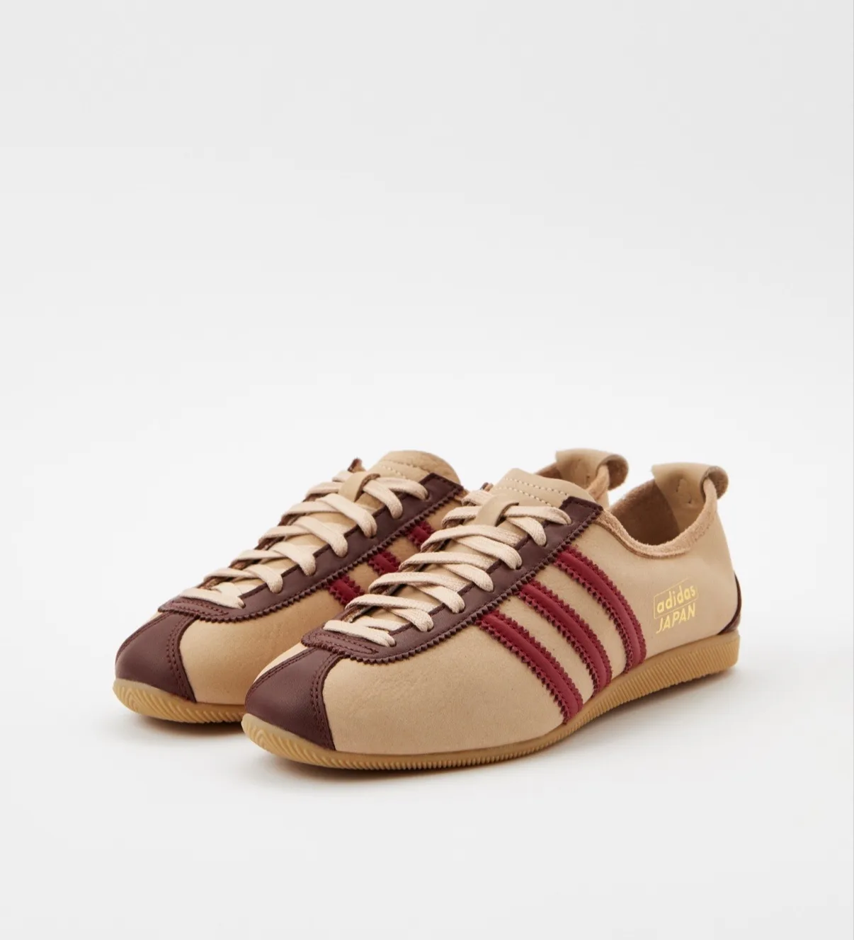 На Lamoda хороший выбор adidas
Ссылки оставлю в комментариях.