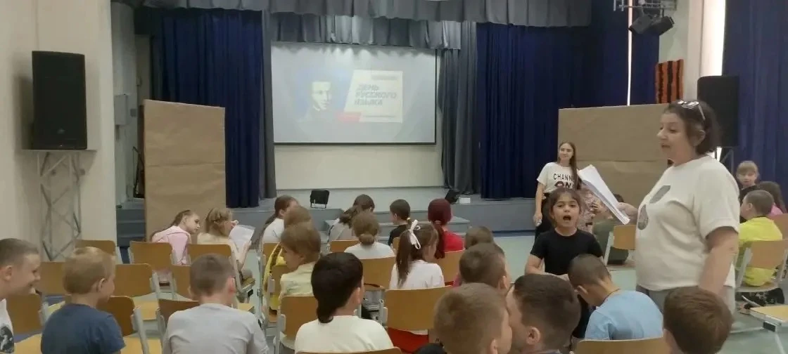 5 июня (пятница) в нашем лагере прошел яркий и волшебный праздник — "Международный день сказок" и Де
