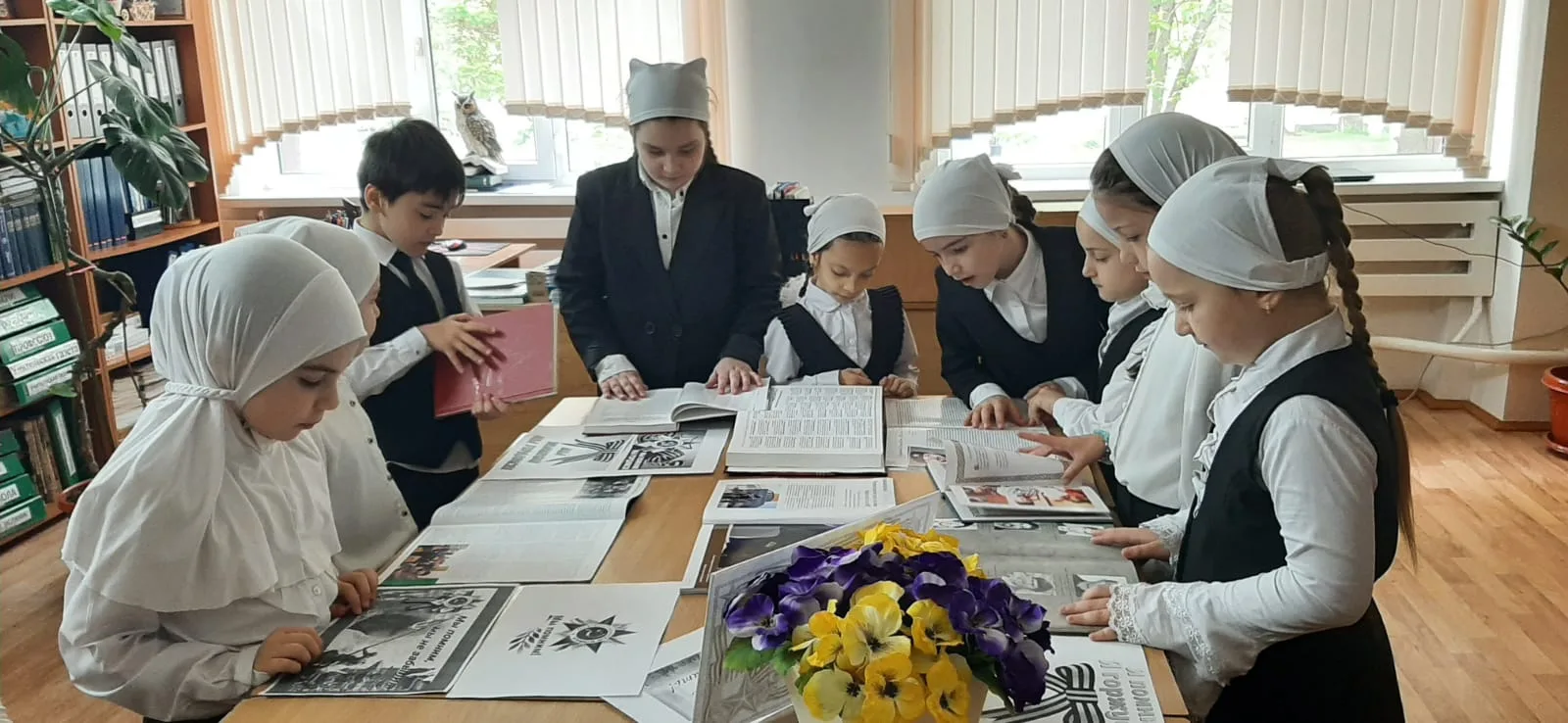 Книжную выставку "Мы помним и не  забудем" провела библиотекарь Салтамурадова Л.А.