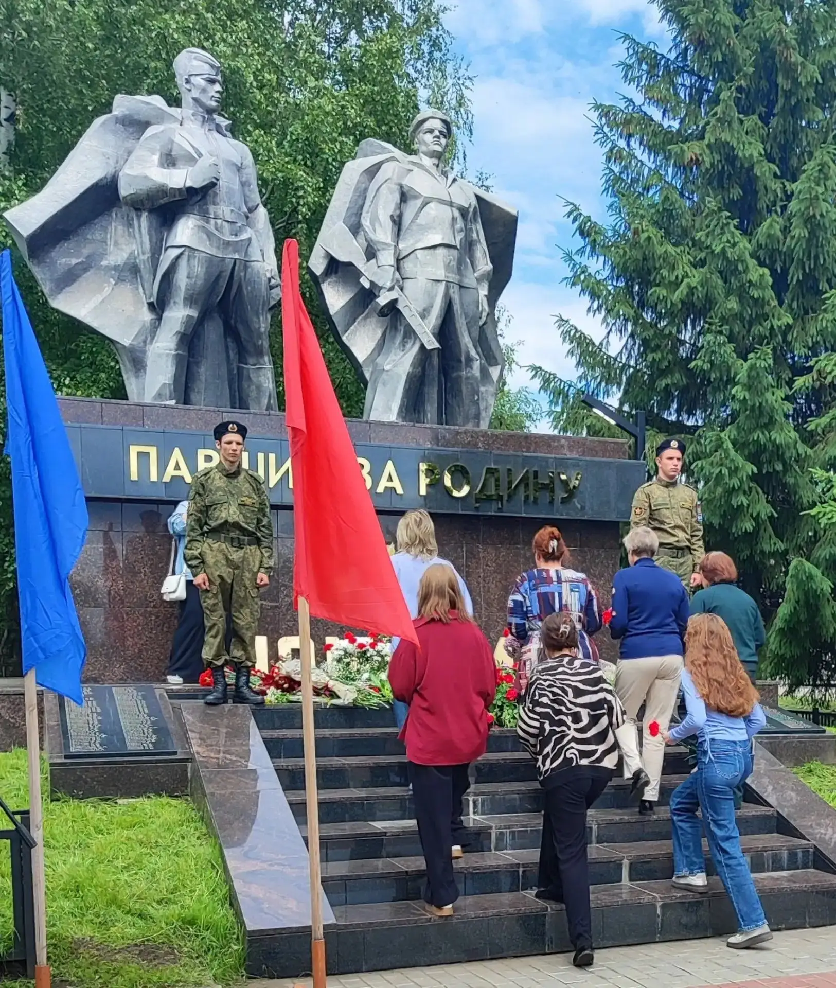 22 июня: День памяти и скорби 🕊️

Сегодня, в День памяти и скорби, жители села Кемля собрались у Па