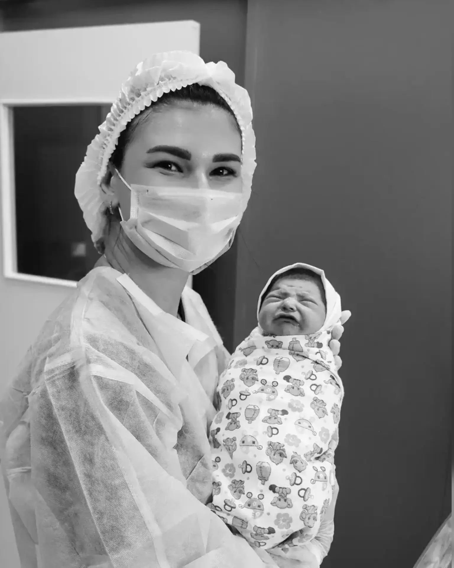 За прошедшие сутки в нашем центре родились 36 новорожденных деток, прошло 35 родоразрешений.

Из них
