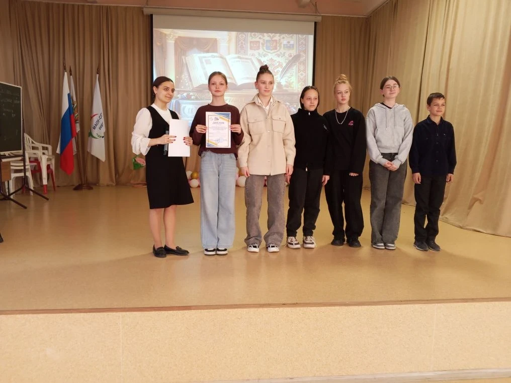 🎭 Наша команда на литературном конкурсе «Эрудит»!
🌟 Команда из села Новониколаевки ярко выступила 
