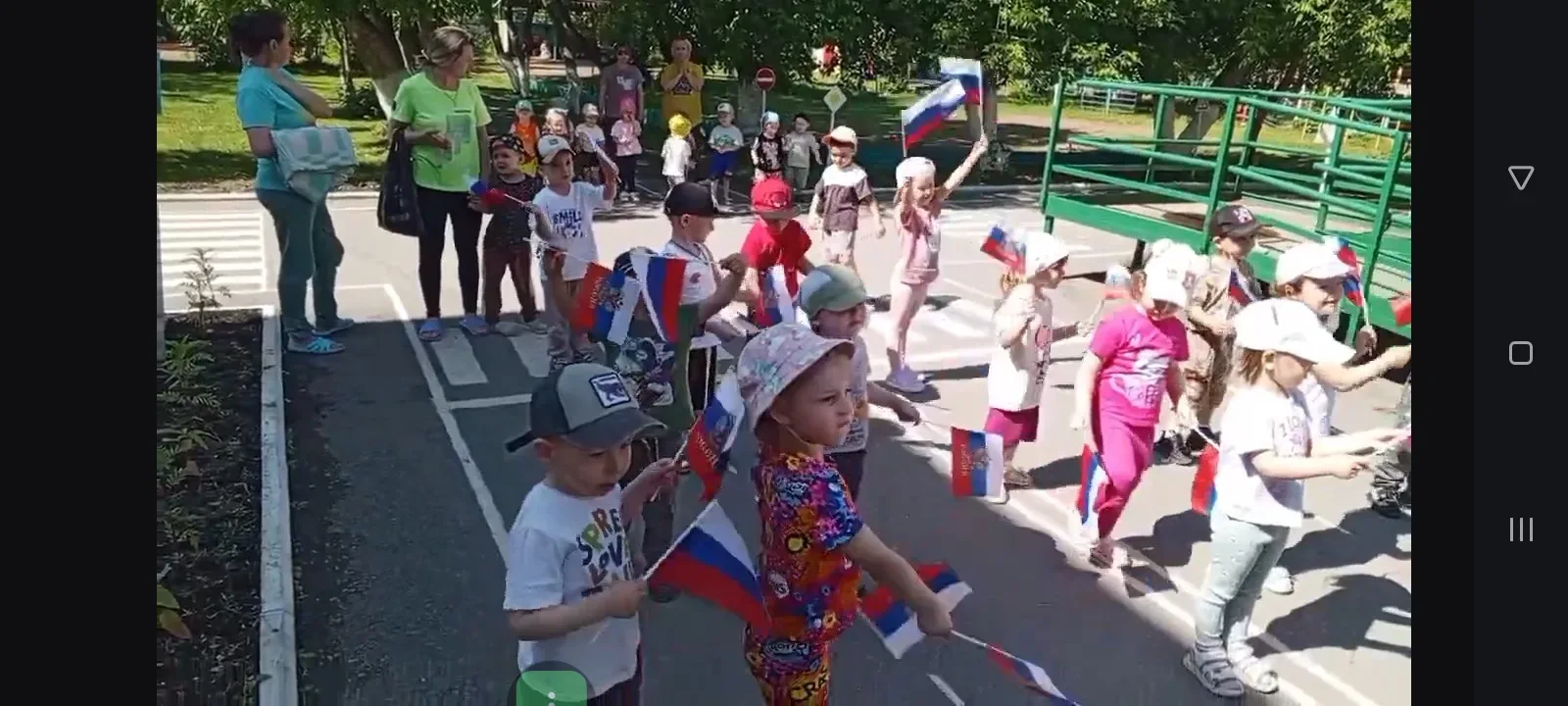 10 июня в нашем детском саду прошёл замечательный праздник, посвящённый Дню России. Вся яркая и шумн