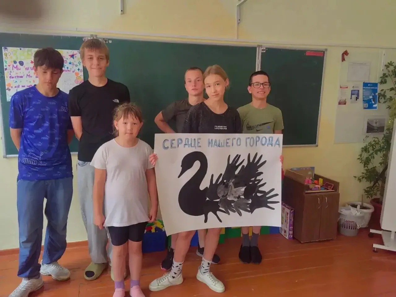 День в лагере стартовал с энергичной зарядки. После завтрака ребята погрузились в увлекательную бесе