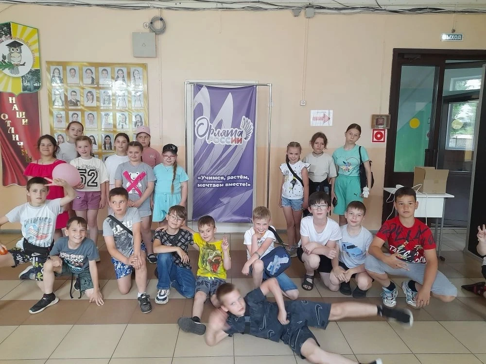 9 июня в пришкольном лагере пошёл "Международный день друзей ", посвящённый Году единства народов Ро