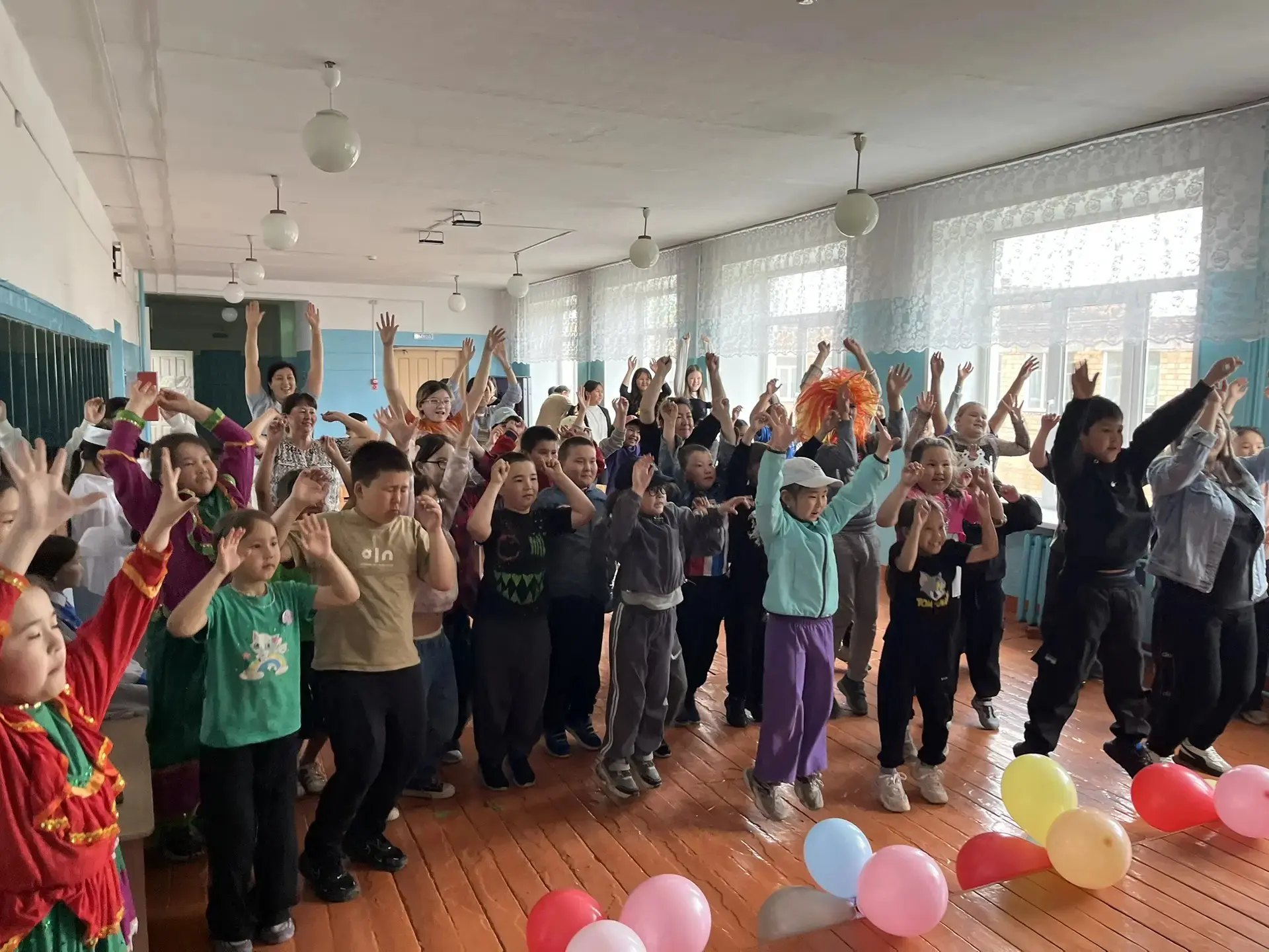 Лето, дружба, единство! 🌞🤝

Сегодня в школе царила невероятно тёплая и радостная атмосфера — состо