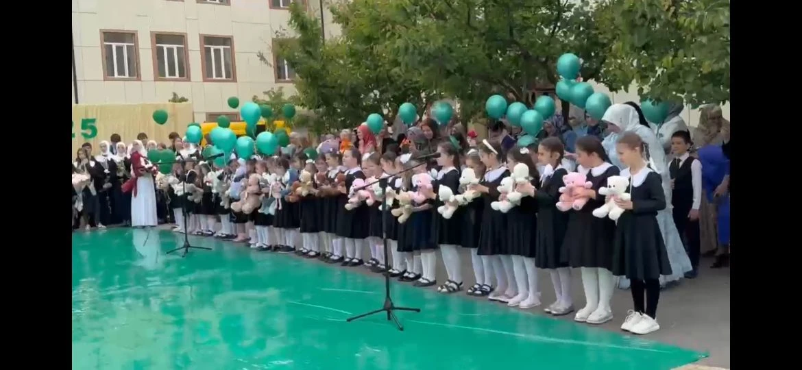 👧👦 1 июня — День защиты детей

Детство не измеряется возрастом. Оно измеряется количеством объятий