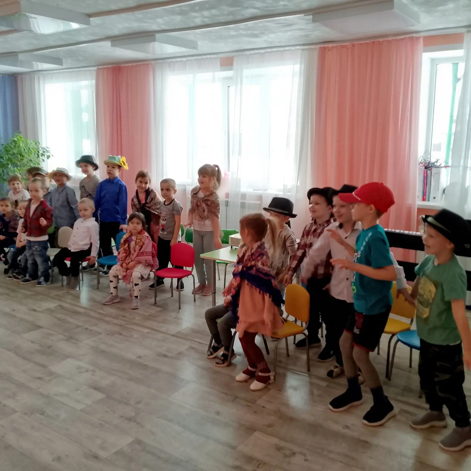 Сегодня наши дети посмотрели театрализованное представление на экране, музыкальную сказку "По щучьем
