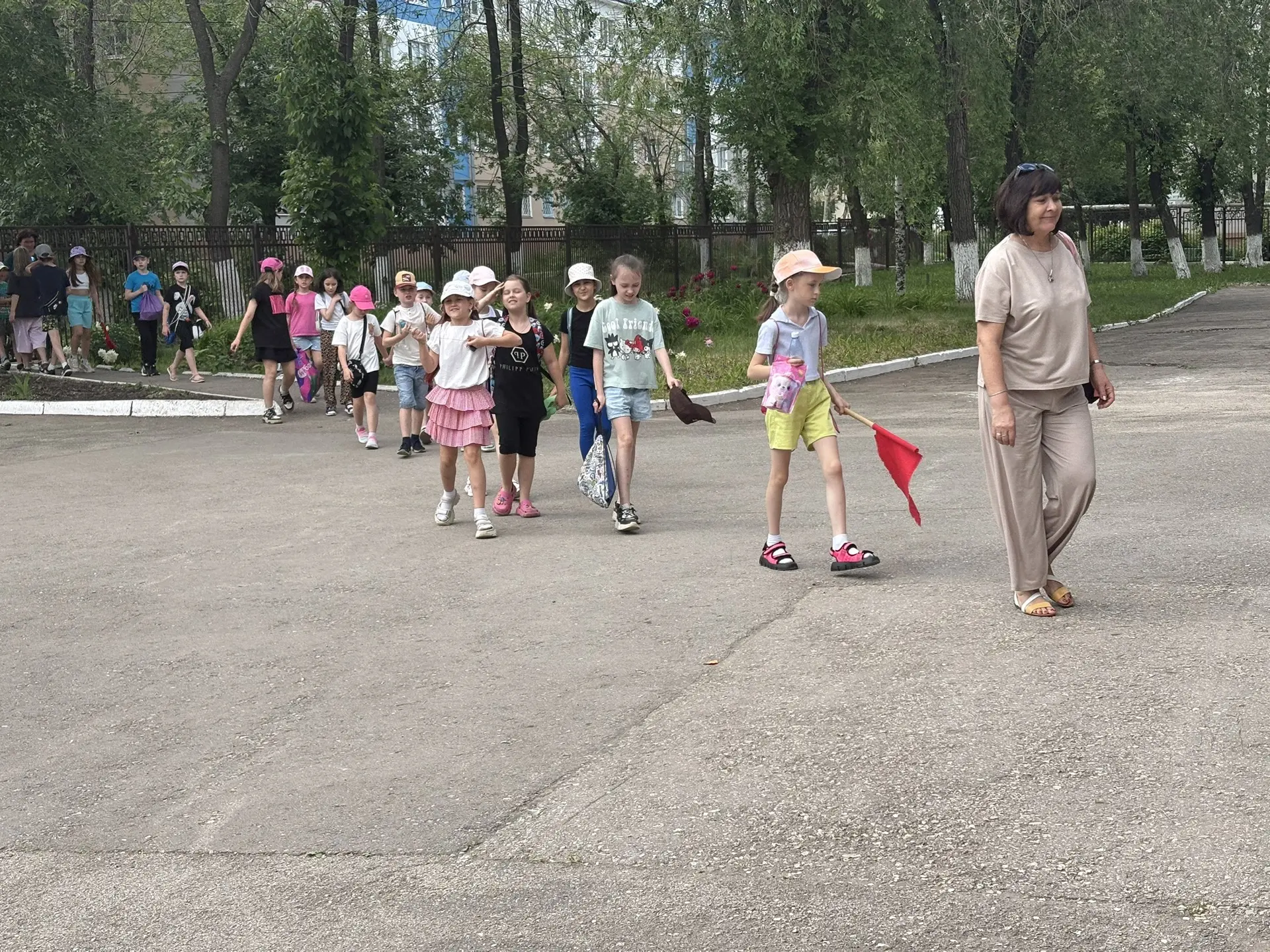 В школьном лагере ГБОУ ООШ N6  «Зеленая планета» ребятам некогда скучать.
Сегодня воспитанники 4 и 6