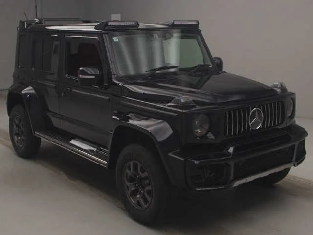 Вот такой 5 дверей Suzuki Jimny Nomade выставлен на аукцион завтра. Очень необычный вариант. 25 год,