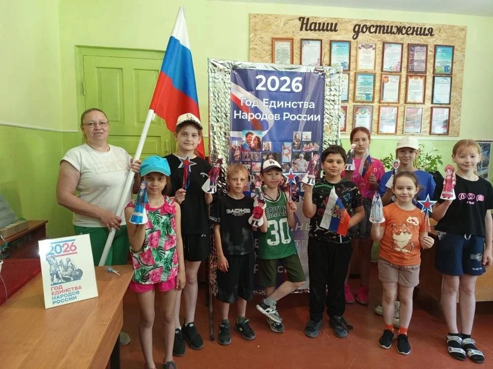 Познавательная беседа «Народ едины, под солнцем России»
12 июня вся страна отмечает День России — од