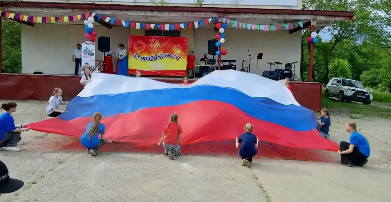 Праздник единства и гордости в с.Таежное🇷🇺

Ученики МБОУ СОШ с.Таежное приняли активное участие в 