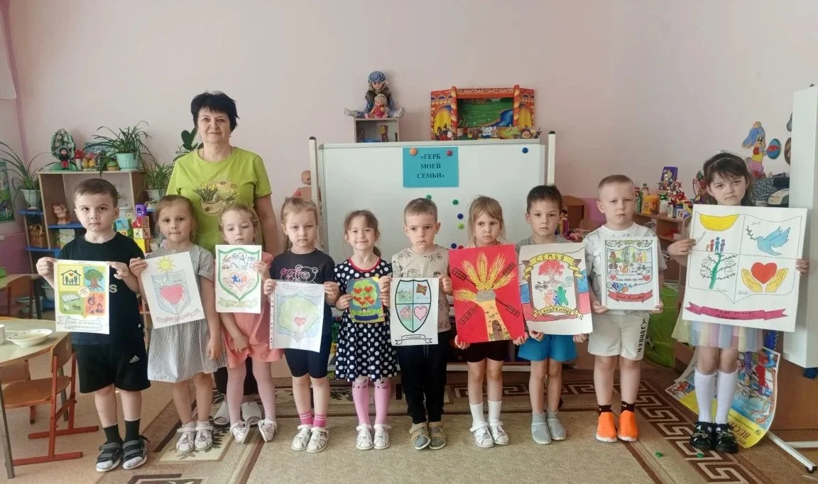 Волшебные моменты семейного творчества! ✨

В рамках тематической недели нацпроекта «Семья» наши восп