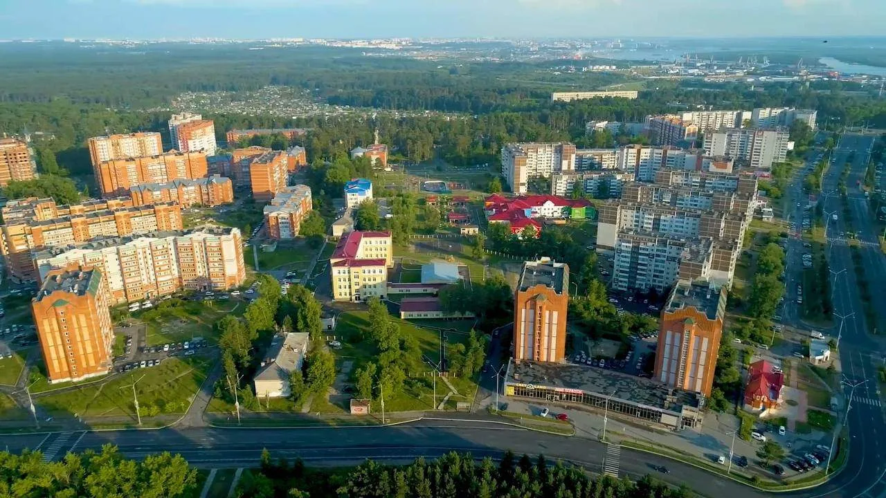 🌪️ 14 июня наш город пережил ураганный ветер, ливень и грозу. 

🚧 Коммунальные службы уже целые су