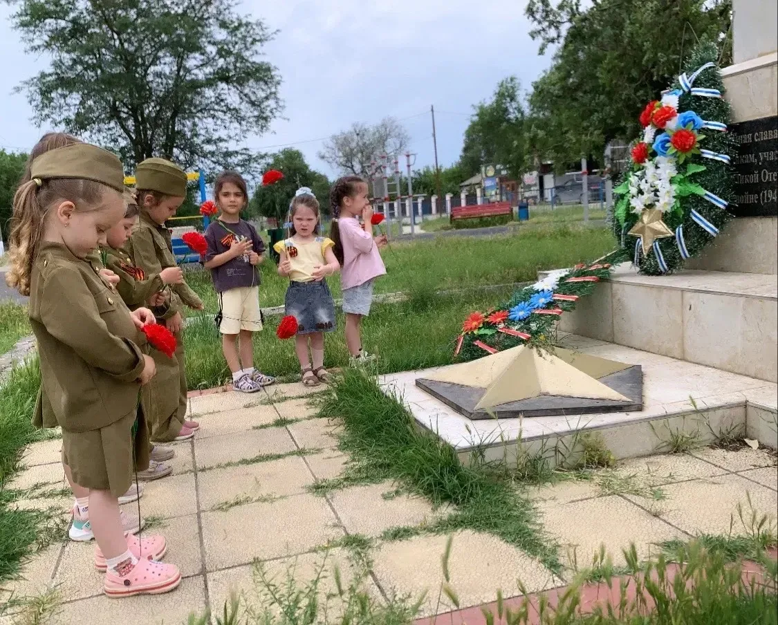 22 июня – День памяти и скорби: Вспоминая прошлое в нашем детском саду
🕯Сегодня, 22 июня, мы отмеча