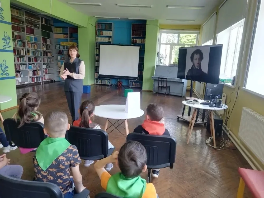 В честь Всероссийского Пушкинского дня и Дня русского языка, юные книголюбы отправились в увлекатель