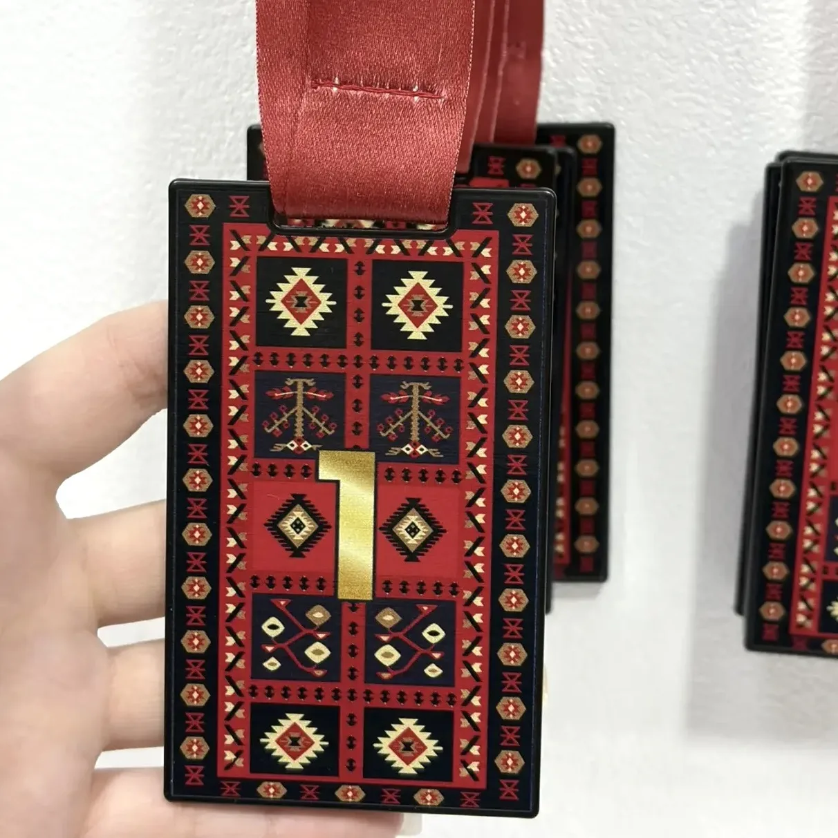 Интересный дизайн для медалей ✨

Материал — металл с нанесением уф-печати.