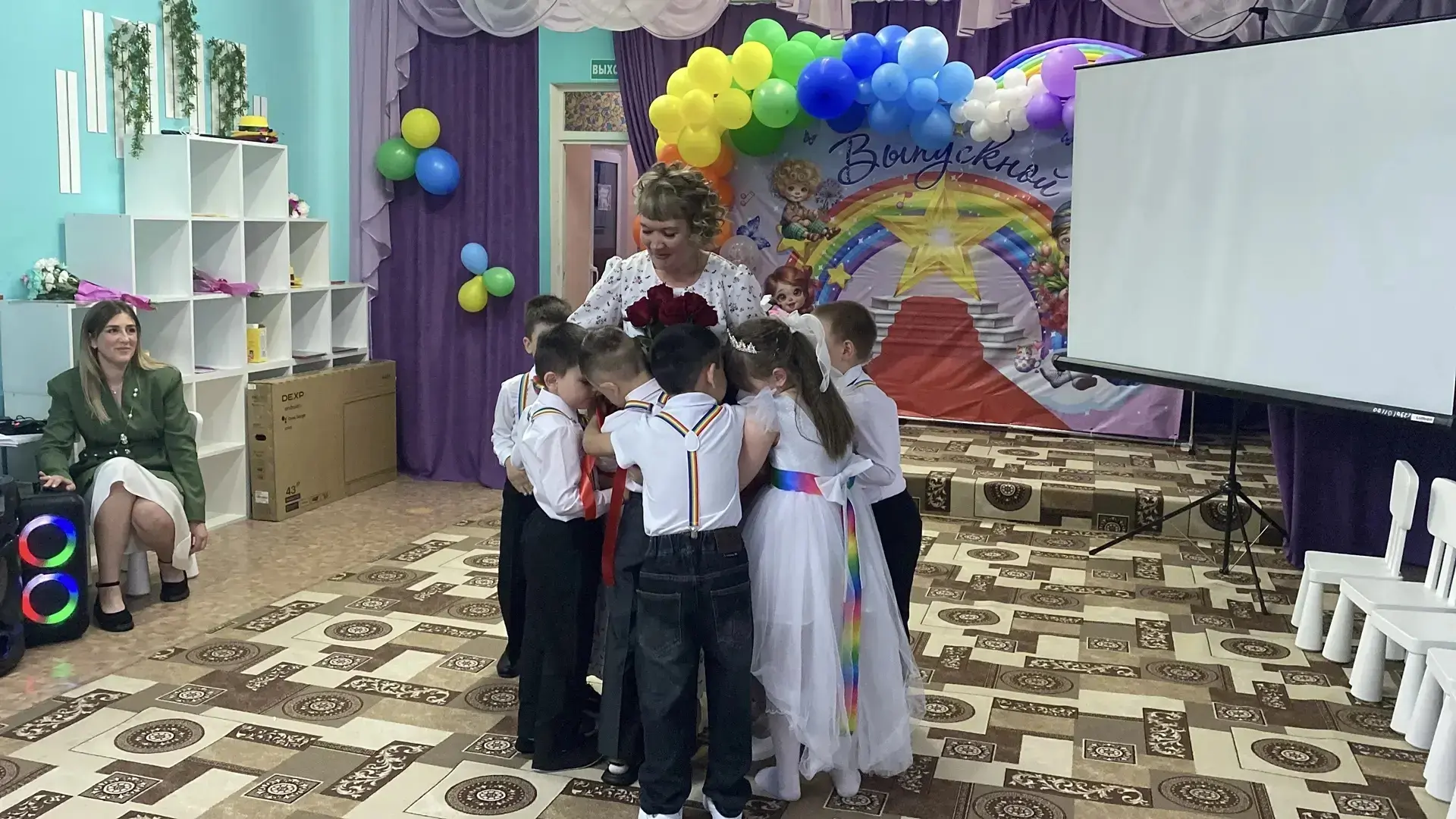 До свидания, группа "Радуга"!      29 мая дети подготовительной группы "Радуга" простились с  любимы