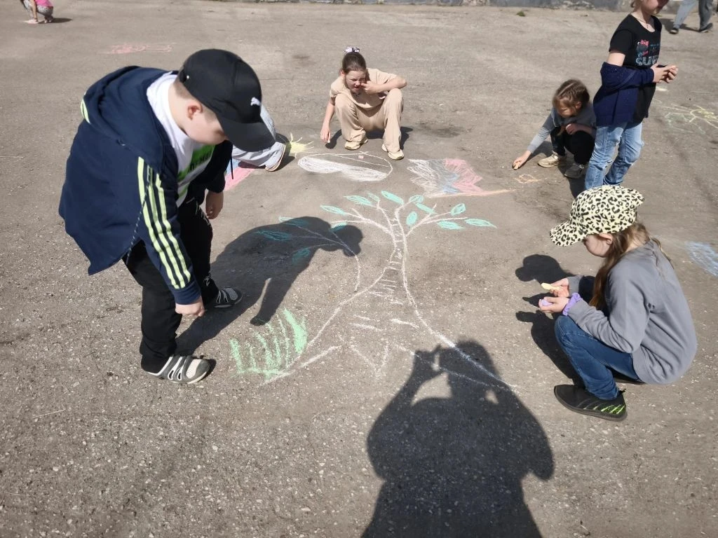#ТНСОШ
🎨Солнечный день, звонкий смех и яркие краски!

🇷🇺Сегодня в нашем лагере «Солнышко» прошла 
