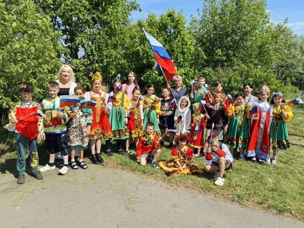 🇷🇺 В образовательных учреждениях района прошли мероприятия, посвящённые Дню России! 🇷🇺

В школах