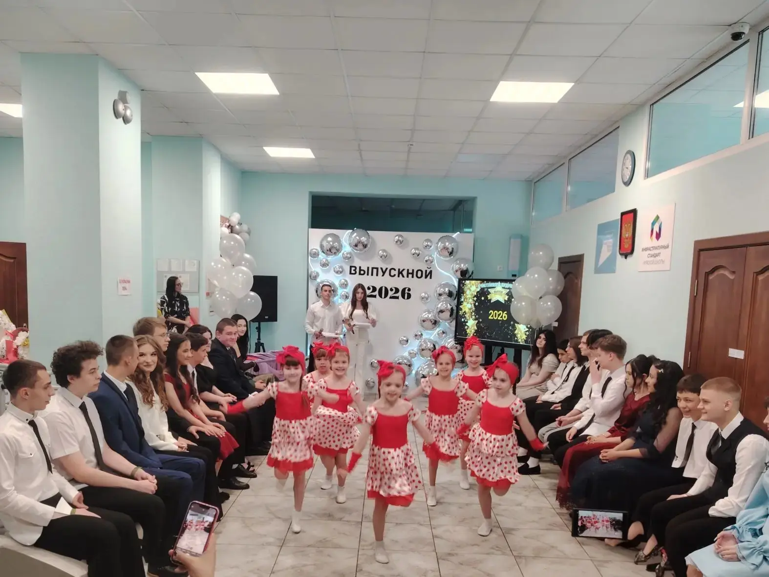 💫5 июня юные танцоры нашего детского сада традиционно поздравили учащихся 9 класса Средней общеобра