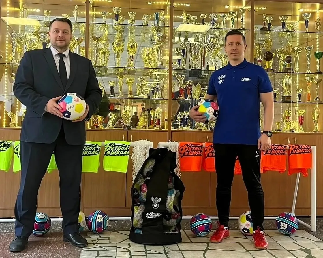 ФУТБОЛ В ШКОЛЕ 80: ОТ УРОКОВ ФИЗИЧЕСКОЙ КУЛЬТУРЫ ДО СУПЕРКУБКА! 

     МБОУ «СОШ № 80» им. В.С. Тара