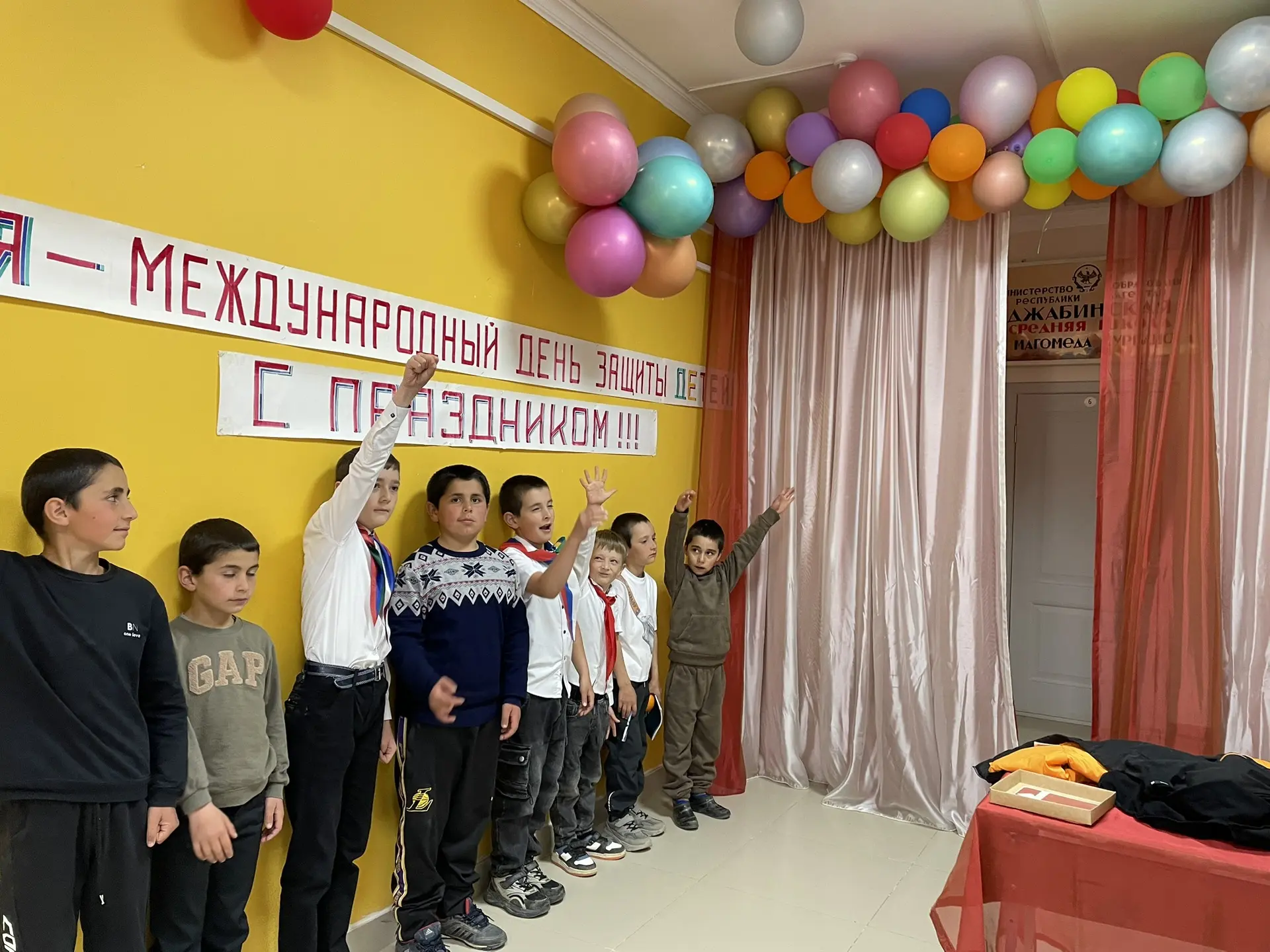Сегодня , 1 июня 2026 г. В МКОУ « Джабинская СОШ им.М.Курбанова» провели праздник «День защиты детей