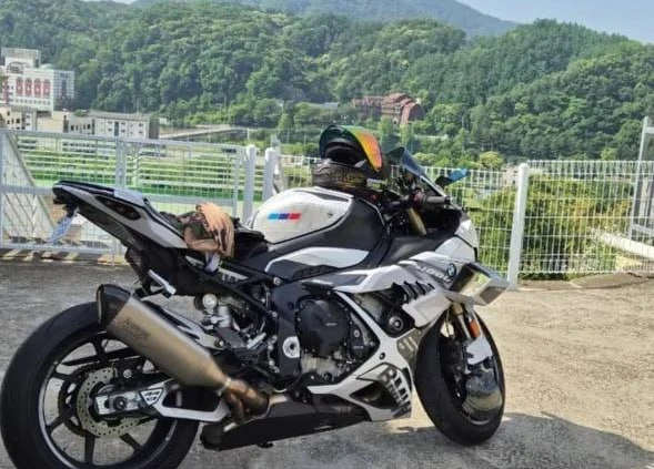 BMW S1000RR

Год: 2025
Объем: 1000 см3
Мощность: 200 лс
Пробег: 8 000 км
Цена под ключ в РФ: 2