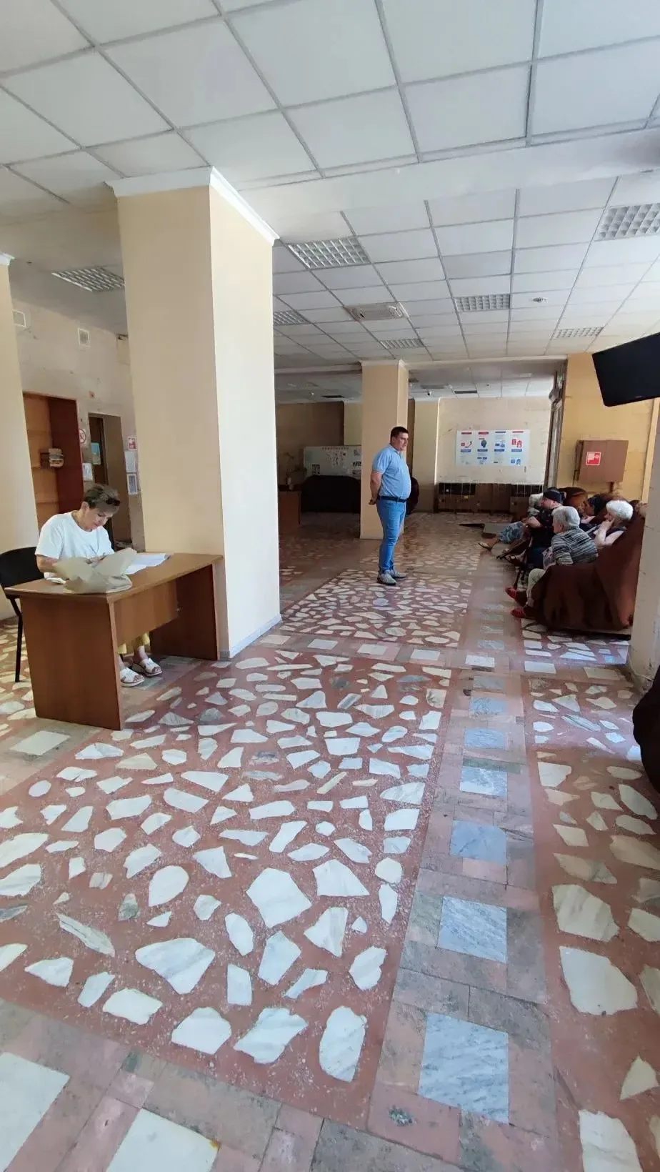 В День России жителей Грайворонского округа, проживающих в пунктах временного размещения в Старом Ос