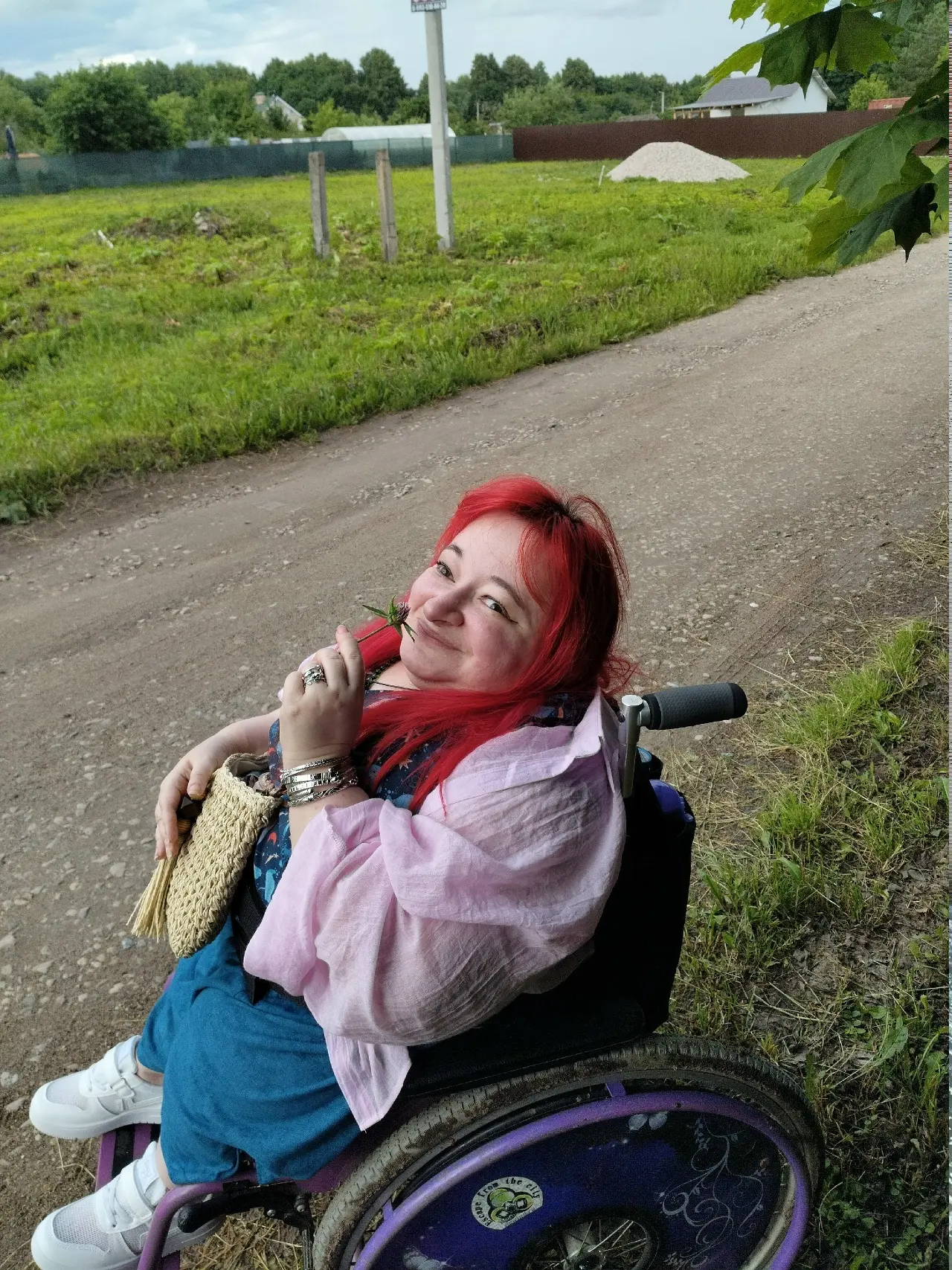 ИЩУ ПОМОЩНИЦУ С ПРОЖИВАНИЕМ, РАБОТА 6/1, есть отпуск, ЗП 70 000/мес. 
Проживание в частном доме (Зао