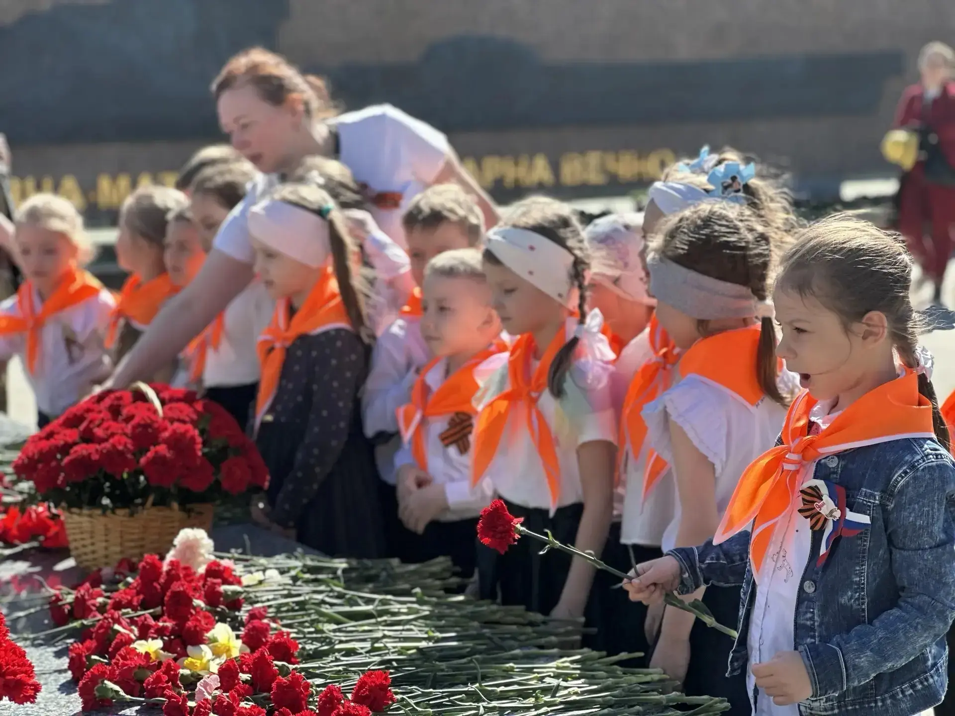 Экскурсия к Вечному огню. Группа «Звёздочка».

Как объяснить дошколятам, почему «огонь не тушат»? Се