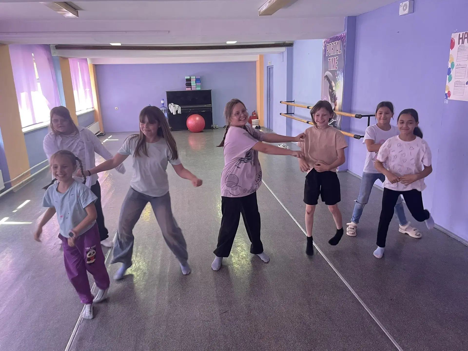 ☀️🤸‍♀️ Движение, танцы и веселье: лето на Климасенко 22/2 в самом разгаре!

В нашем структурном под
