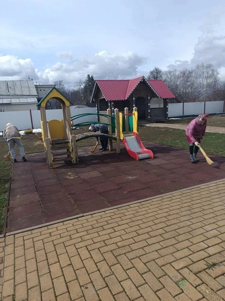 🧹Сегодня в нашем детском саду был проведен весенний субботник, в котором приняли участие  сотрудник