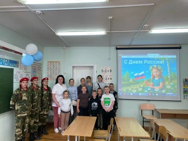 Россия в вопросах и ответах: советник директора по воспитанию объединила юнармейцев и ребят из пришк