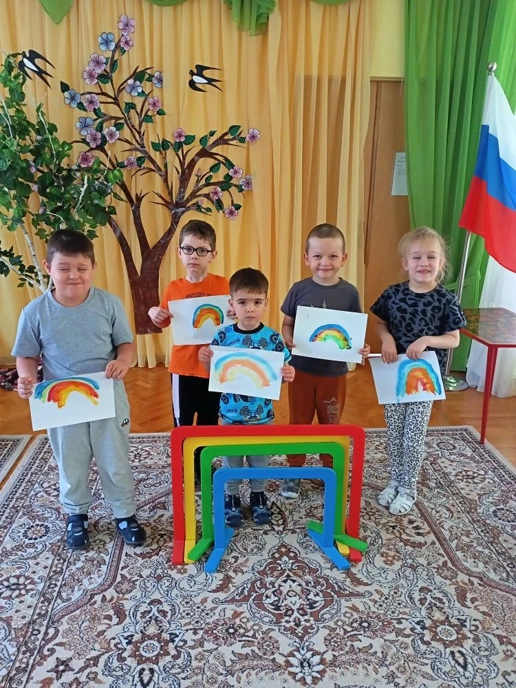 День Радуги в группе  «Смешарики»! 
Эта неделя была посвящена изучению цветов и всего яркого! Нашей 