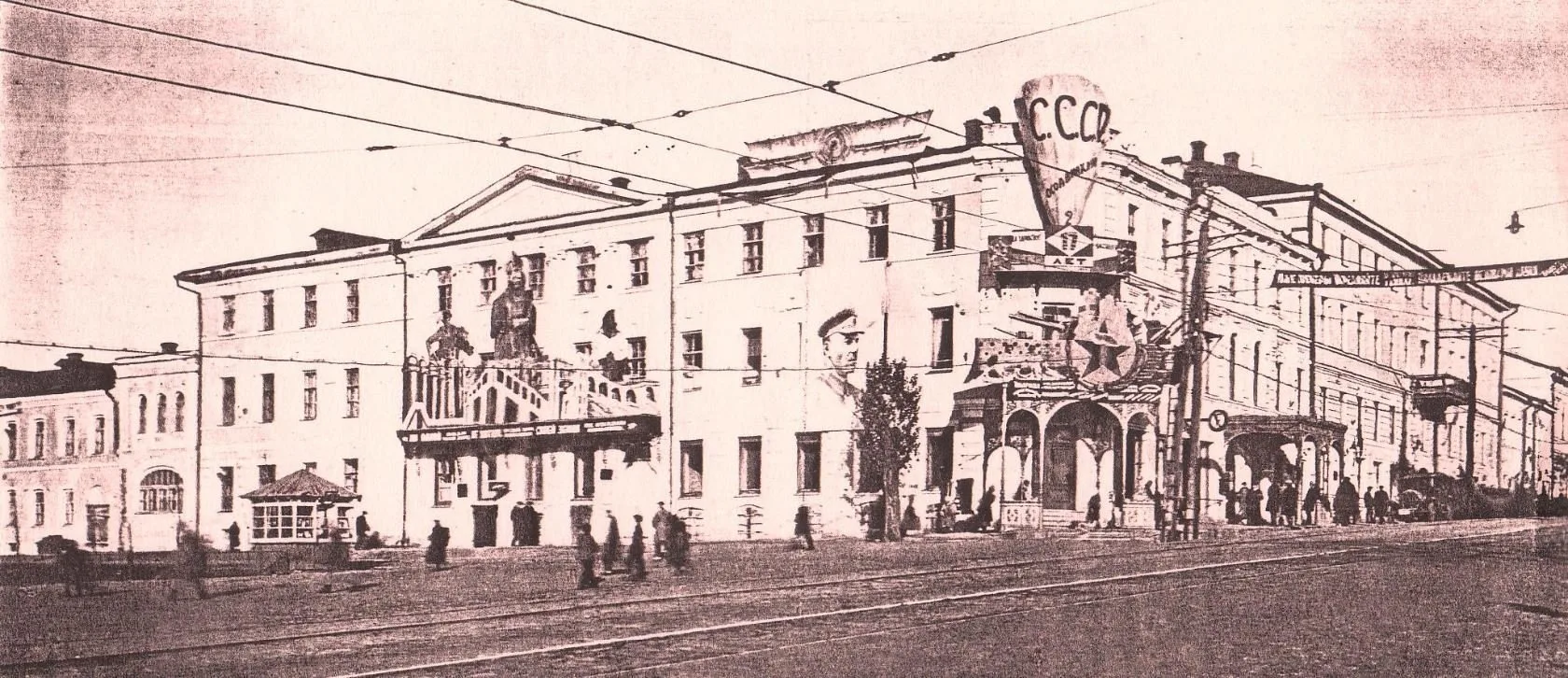 Немного исторических фотографий в ленту.📸 Фото 1-2 Гостиница "Ленинградская" На Красной площади 30-