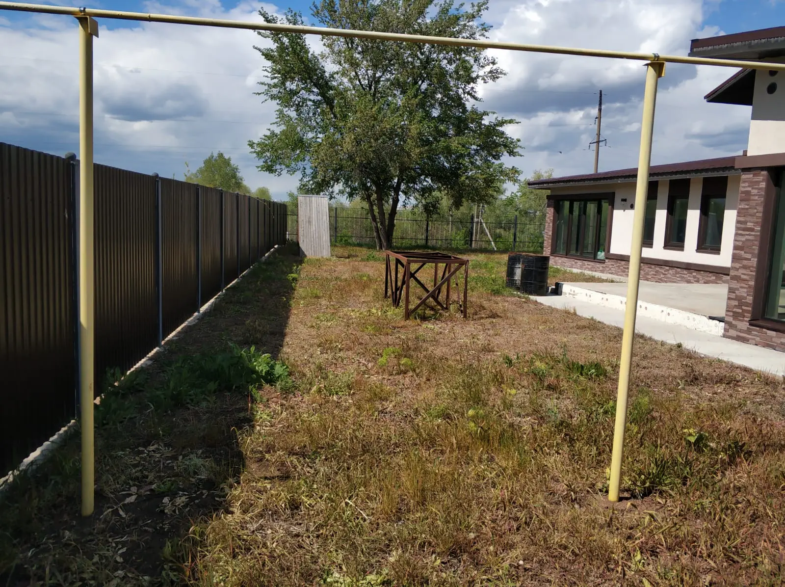 Удаление сорняков 🌱
Гербицыдные обработки участков и территорий. Удаление нежелательных сорняков, к