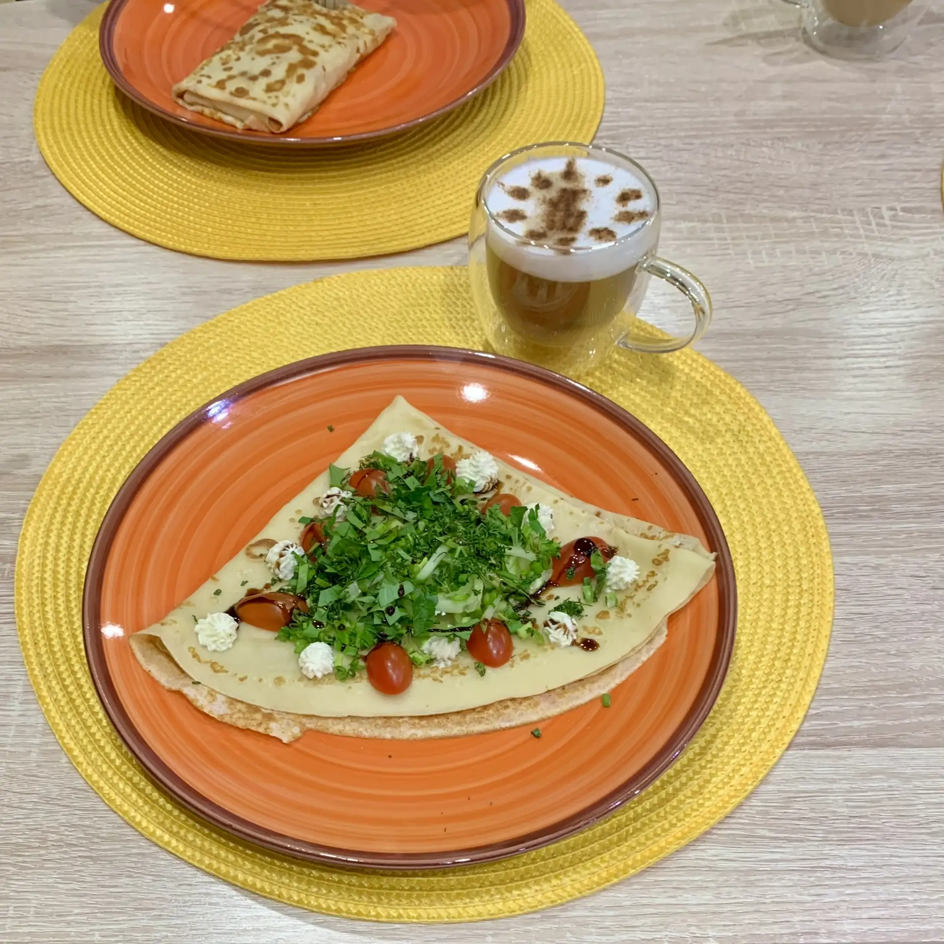 Всем отличного дня☀️
Суббота создана для удовольствий😍 
Блинчики + любимый напиток = идеальный выхо