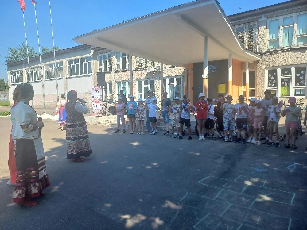 10 июня в лагере "Аистёнок" МБОУ СОШ№12 с УИОП сотрудники МУК "ДК имени Г.Конина (ОНТ) в предверии п