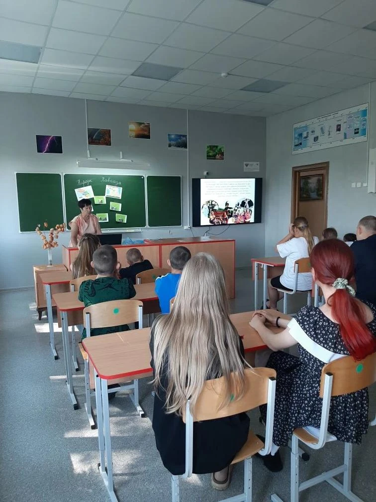 🌟 Третья неделя школьного лагеря отдыха началась с погружения в богатый и многогранный фольклор нар