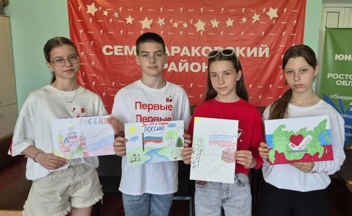 🎨 Рисуй, Россия! 🇷🇺

Обучающиеся Дома детского творчества с гордостью присоединились ко Всероссий